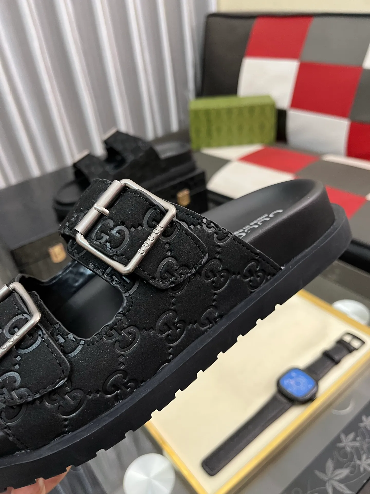 Men's shoes 💰340⌚️⌚️ (gucci-Gucci) New men's slippers, high-end boutique, made of cowhide, with exquisite embossed logo decoration on the upper, fine workmanship, super soft soles, casual, loose and comfortable, a must-have in summer! \nsize：38-44